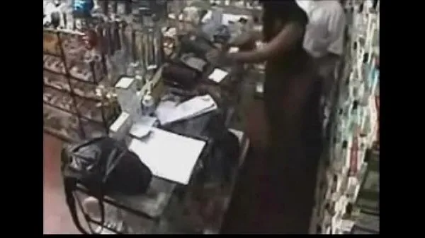 Suuri Real ! Employee getting a Blowjob Behind the Counter kokonaisputki