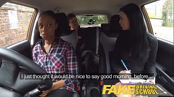 Gros Une fille noire aux gros seins de Fake Driving School échoue à un test avec une examinatrice lesbienne Tube total