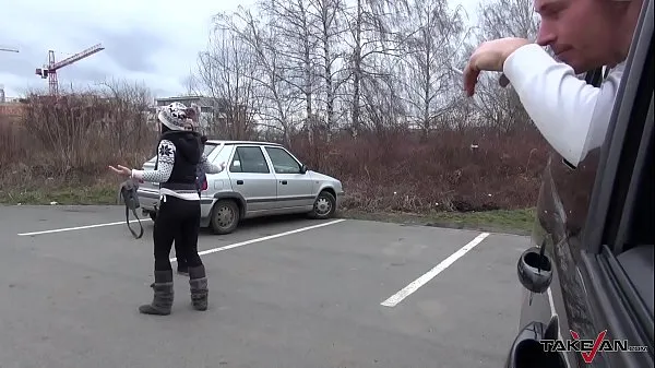 Gros Une brunette convaincue par son mec dans la camionnette se bat pour rester après la baise Tube total