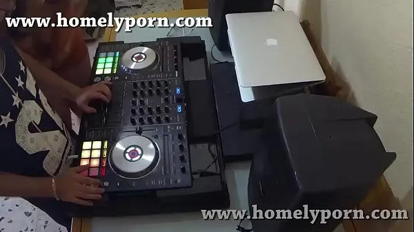 Stort Next to the mixer DJing with pussy flow for more videos at pamelasanchez.eu totalt rør
