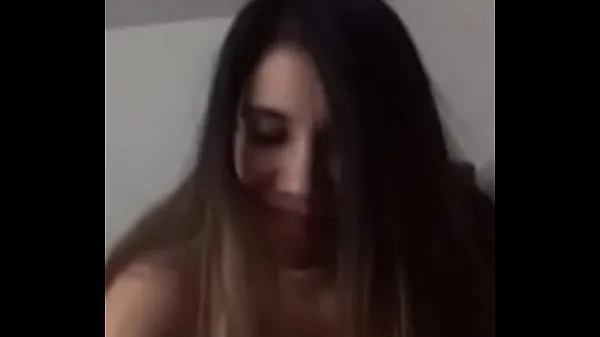 Grande Una puttana spagnola che parla con il fidanzato della sua migliore amica tubo totale
