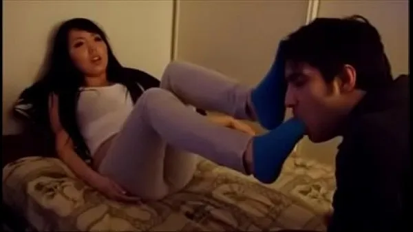 Μεγάλο Asian girl gets her socks and feet worshipped - watch more on συνολικό σωλήνα