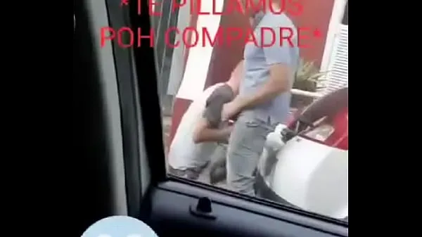 Grande Facebook exclui vídeo de homem chupando outro tubo total