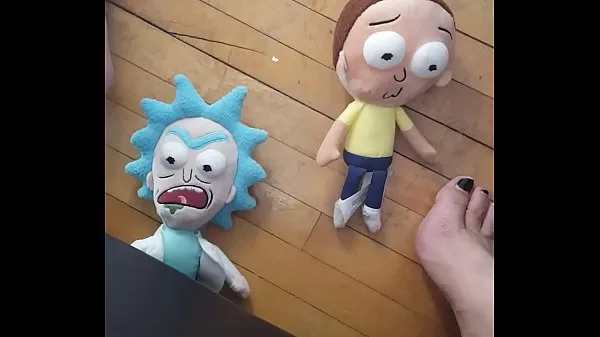 ใหญ่ Giantess Tramples and Crushes 2 Tiny Men (Rick and Morty Plush Tube ทั้งหมด