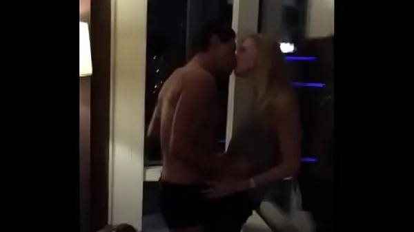 Gros Femme blonde partagée dans une chambre d'hôtel Tube total