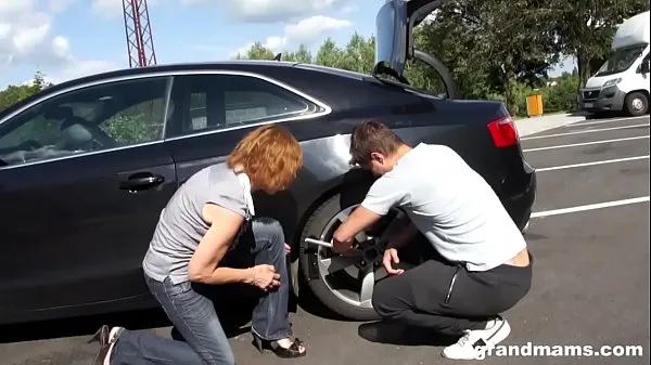 Big Grandma gets fucked hard outdoors after an auto repair total Tube