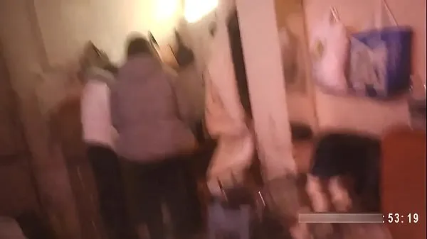 Büyük 爷雪夜城中村嫖妓赶上小姐们在吃宵夜花多眼乱不知选哪个有小姐调侃他双飞四飞 toplam Tüp