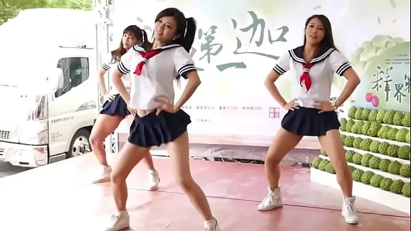 Big The classmate’s skirt was changed too short, and report to the training office after dancing total Tube