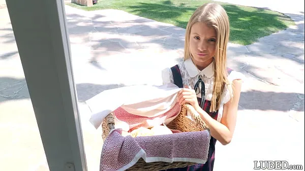 Gran Se ve tan inocente y linda vendiendo galletas con su vestidito ... se la follan duro y se carga en su adorable y bonita cara (Asuna Fox tubo total