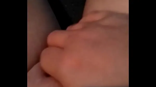 ใหญ่ Young wife playing siririca in the car shaved pussy Tube ทั้งหมด