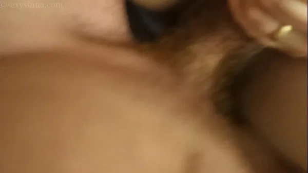Grande La ragazza si masturba davanti al porno quando uno sconosciuto si unisce, toccando la figa stretta, l'impregnazione del cazzo nudo rischia di sfregare la figa del cazzo, sesso e una grande sborrata sul suo corpo tubo totale