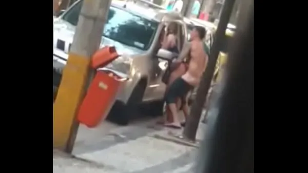 Gran zorra caliente follando en la calle tubo total