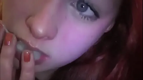 Veľká Married redhead playing with cum in her mouth trubica spolu