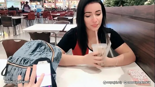 Gros Emanuelly Profiter en public avec un jouet interactif dans Shopping Public fille de jouet interactif avec orgasme féminin à l'extérieur Tube total