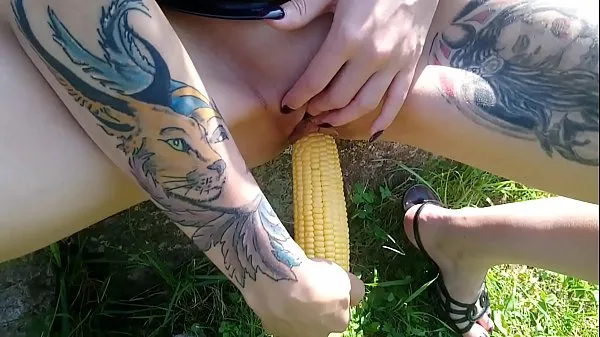 Big Lucy Ravenblood fucking pussy with corn in public total Tube