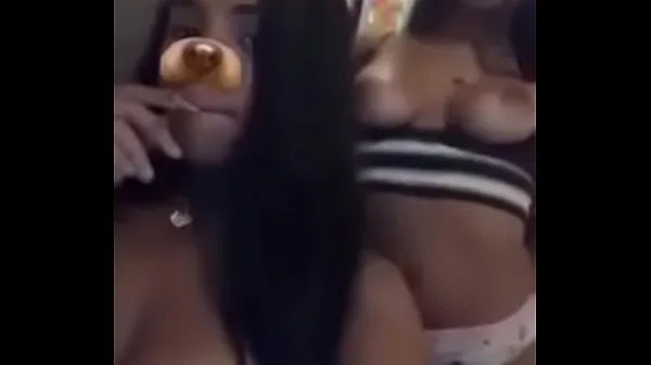 Grande amigas do funk se exibindo na camera tubo total