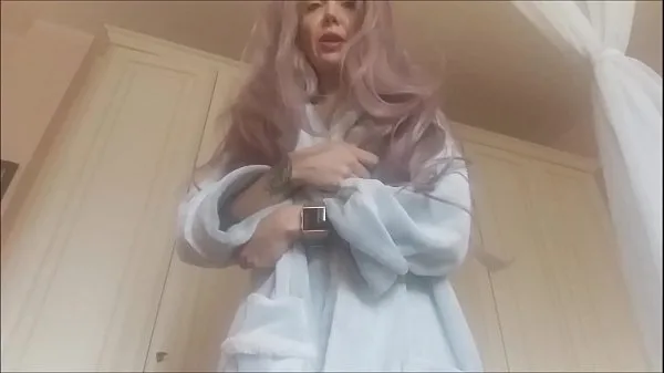 大我看到你了！你穿着微比基尼时偷看了你的妈妈。你的惩罚会很臭总管