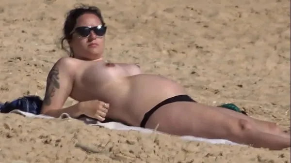 大Beautiful busty pregnant topless at the beach 05总管