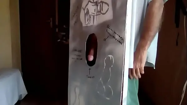 Grande Ollie mi diverto con Glory Hole con un mio amico tubo totale