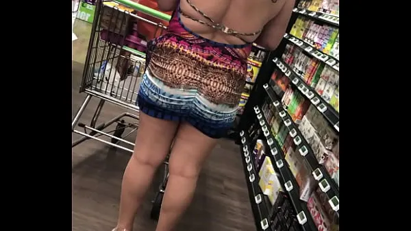 Gran el vestido traslucia todas las nalgas de mi mujer, en el Super tubo total