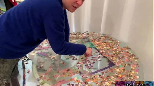 大继母专注于她的难题，但她的乳头露出，你他妈的她总管