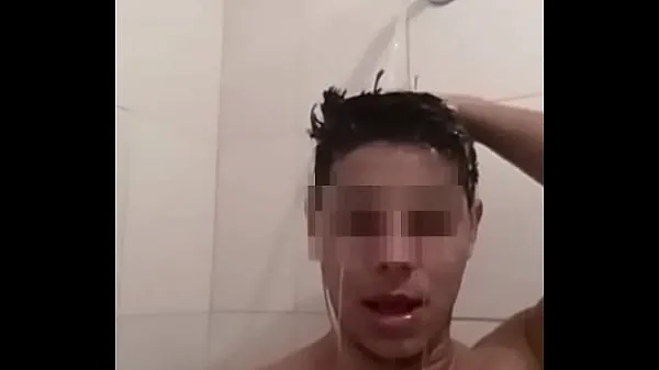 Grande My friend takes a shower and sends me this video tubo total