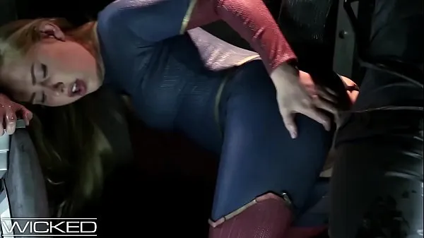 Gros WickedParodies - Supergirl séduit Braniac dans le sexe anal Tube total