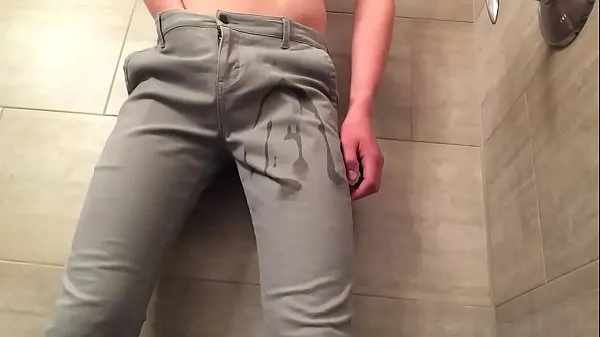 Tổng cộng Twink pees on pants and cums ống lớn