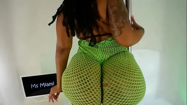 총 Ms Miami - Biggest Ass You Have Ever Seen - Amazing Big Black Butt개의 큰 튜브