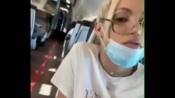 بڑی Blonde shows his cock on the plane کل ٹیوب