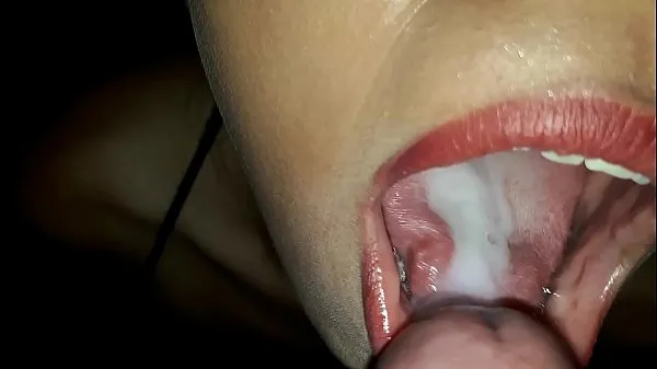 Gros Bite à sucer avec une grande décharge de sperme dans la bouche de Susy Tube total