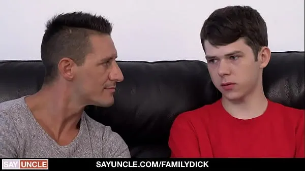Veľká StepDaddy fucks his new Stepson without condom - taboo gay sex trubica spolu