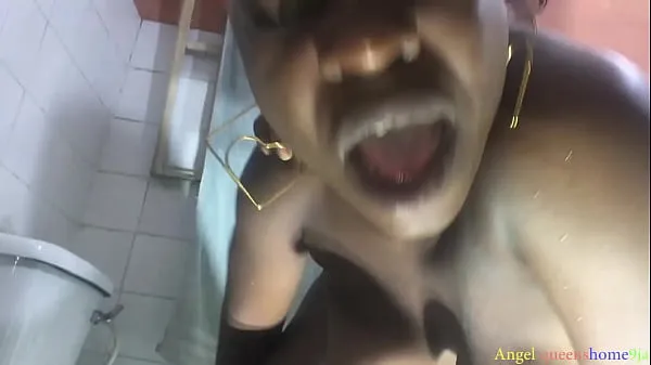 大きい 我的老闆妻子邀請我去她的浴室，而我的老闆出差旅行，所以她要求我操她，因為我的老闆不能滿足她，她會增加我的薪水 合計チューブ