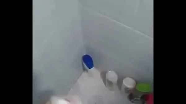 Gros I masturbate while I take a bath so that when my girlfriend comes to give her a little fuck Tube total