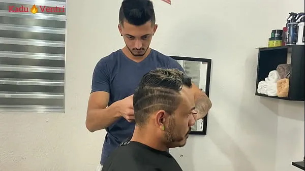 Gran Kadu Ventrí y Edu Scott - Se follaron a mi peluquero con sexo a pelo muy cachondo tubo total