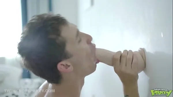 Duża Self Fucking Inked Twink Jerks Off całkowita tuba