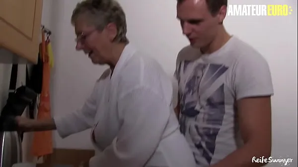 Grande AMATEUR EURO - (Erna & Don John) BBW German GILF cavalca un giovane ragazzo a casa sua tubo totale