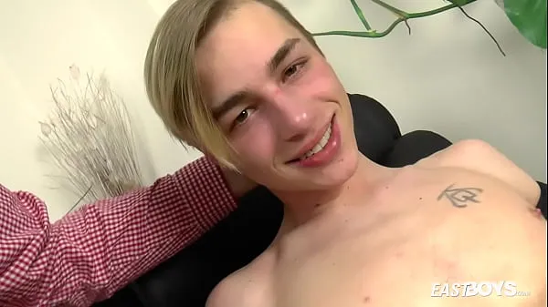 Grande Compilazione del primo giorno di riprese con Jay. Include un Outtake di 10 minuti. L'intero video è composto da scene "Casting - Sweet Twink Jay - Part One" e "Casting - Sweet-Twink-Jay - Part-Two tubo totale