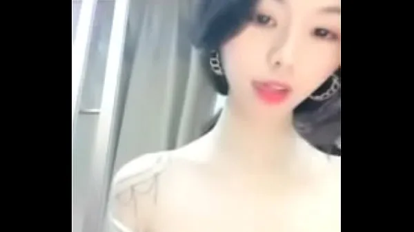 大苗条身材扭动身体卫生间自摸 很是诱惑喜欢不要错过总管