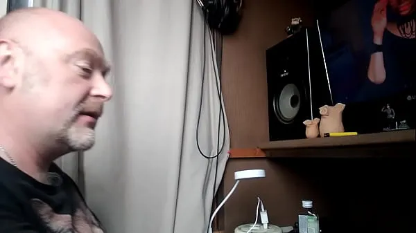 Velika What to do when the wife is working on the webcam? The answer is simple - to fuck this fucking bitch too! This whore does not hear my comments, the coincidences are accidental and not accidental skupna cev