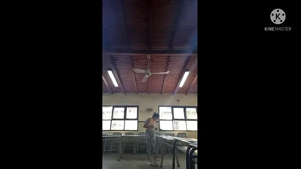 大不管你投票給誰，它總是投給我們的屁股......所以投票給屁股先生......安吉利斯·阿麗亞娜在黑暗的房間里赤身裸體总管