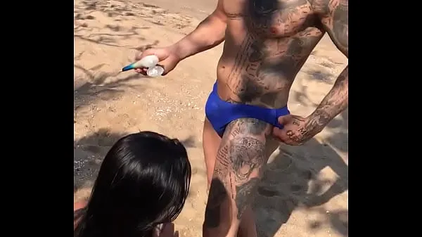 إجمالي Putting Suntan on MMA fighter Allan Guerra Gomes Silver rain on the beach أنبوب كبير