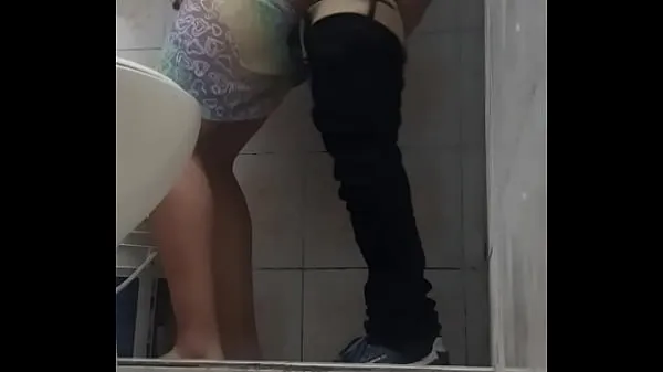 Velika He told me he was looking for a whore to give for the ass and I told him well I'm not a whore but if I can give you ass I'll come in and fuck in the bathroom boy from Cucuta skupna cev