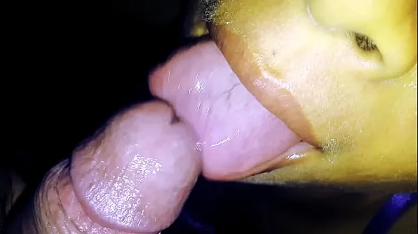 Gros Latina avec du sperme dans la bouche, c'est une putain de bite à sucer Tube total