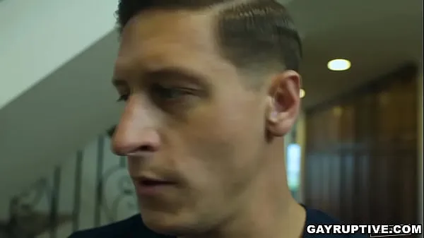 Gros demi-frères gays Dalton Riley et Vincent OReilly se retrouvent pour résoudre leurs problèmes et voir s'ils peuvent retrouver leur proximité Tube total