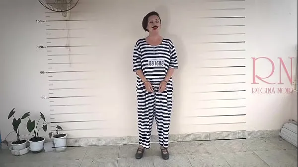 大きい 刑務所での写真撮影。 拘留された女性は刑務所の囚人です。 彼女はカメラで服を脱がされます。 コスプレ。 フルビデオ 刑務所では、女性は写真のために服を脱ぐように提案されています。 彼らには選択の余地がありません。 彼らはコミカルにドレスアップしています。 そしてコミカルに剥ぎ取った。 女性の囚人は、刑務所での良いサービスと引き換えに裸でストリップするように提案されています。 一部の愚痴は、食料を得るために監視員の前で裸になることに同意します 合計チューブ
