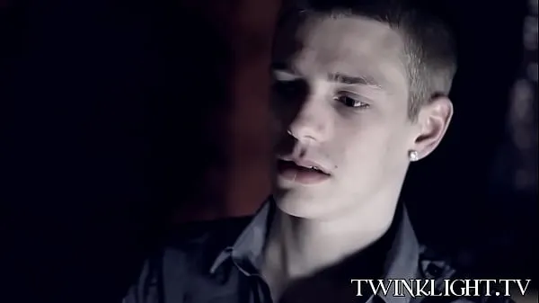 Grote Kyle Richerds ass breeds young vampire Elijah White after BJ totale buis