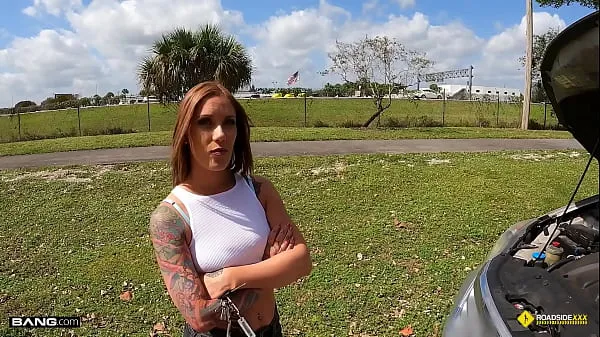 Grande Roadside - Bruna sexy cavalca il grosso cazzo di Machanics tubo totale