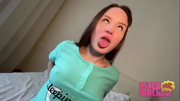 Grande A FILHA DO PASSOU NÃO FEZ A CAMA E EU TIVE QUE FODER COM ELA tubo total