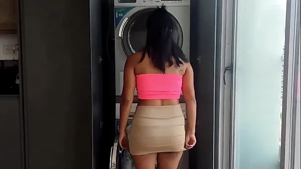 Veľká Latina stepmom get stuck in the washer and stepson fuck her trubica spolu